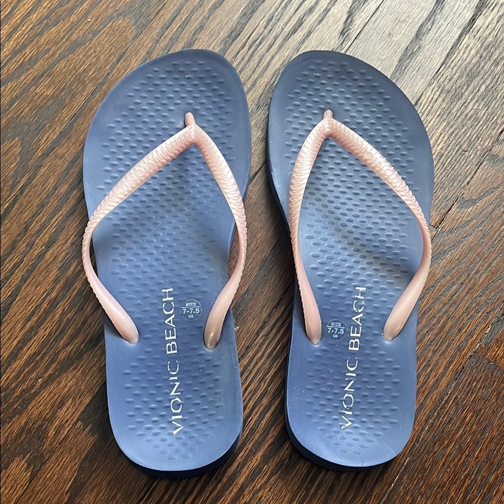 Vionic Beach Flip Flops in Blue and Pink Size 7-7.5